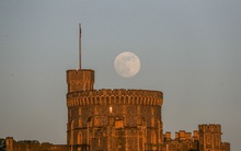 Loạt ảnh ấn tượng về siêu trăng cuối cùng của năm 2020 diễn ra vào đêm qua trên toàn thế giới