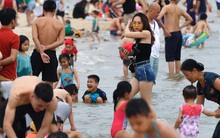 Biển Bãi Cháy đông trở lại, Quảng Ninh bắt đầu kích cầu đón khách du lịch sau Covid-19