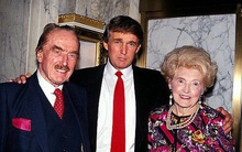 Ảnh cũ của Tổng thống Mỹ bên đấng sinh thành gây chú ý và lần trải lòng hiếm hoi về cha mẹ của ông: 'Tôi rất nhớ họ'