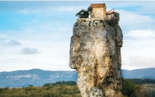 21 bức ảnh ngoạn mục về các địa điểm tôn giáo biệt lập bậc nhất thế giới