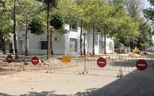 Người bán hàng rong chỉ mất 20 giây để vào khu cách ly gặp bệnh nhân Covid-19 ở Bạc Liêu