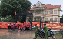 6 công trình không phép chưa tháo dỡ, khách hàng căng băng rôn phản đối