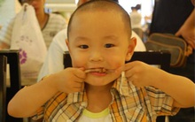 Bé trai 5 tuổi bị hoại tử ruột sau bữa ăn, bác sĩ cảnh báo 3 món ăn "độc hại" không nên cho trẻ ăn quá nhiều và thường xuyên