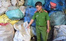 Rùng mình phát hiện 9 bao tải đựng bơm kim tiêm ở xưởng phế liệu