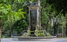 Đeo đai sắt cho đài phun nước cổ nhất Hà Nội