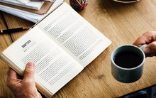 Dựa vào đọc sách, tôi đã vượt qua được nguy cơ trung niên: Làm giàu bản thân, không sợ những biến động và giúp gia đình thêm hạnh phúc