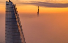 Khoảnh khắc 2 toà tháp cao nhất Sài Gòn vô tình lọt chung khung hình khiến dân mạng thảng thốt: Đẹp như cảnh trong phim Hollywood vậy!