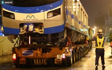 Xe cảnh sát xuyên đêm dẫn 3 toa tàu metro về depot Long Bình, trăm người Sài Gòn tò mò theo dõi