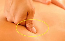 Hai chuyên gia chỉ vài "nốt tròn" trên tay và lưng để phòng trị bệnh mùa lạnh