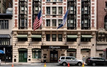 Thảm cảnh ở ‘thành phố không ngủ’ của nước Mỹ: Times Square từng có 450.000 người đi bộ mỗi ngày giờ hoang lạnh, khách sạn, nhà hàng đóng cửa, người dân tuyệt vọng