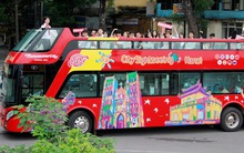 Hình ảnh xe buýt 2 tầng trong ngày đầu lăn bánh trở lại ở Hà Nội