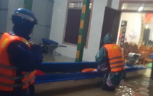 Dân Hà Tĩnh 'chạy lũ' trong đêm