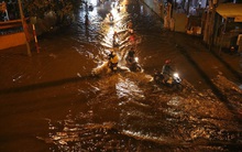 Loạt ảnh TP HCM triều cường đạt đỉnh và kịch bản sẵn có!