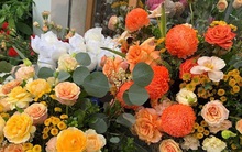 Lễ 20/10, khách chịu chơi chi hàng chục triệu đồng đặt hoa nhập khẩu