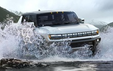 GMC Hummer EV có giá bán ngang ngửa xe sang