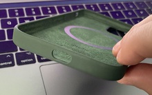 Ốp lưng iPhone 12 giá hơn 1 triệu nhưng bị Apple... quên đục lỗ