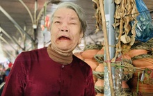 Tiểu thương chợ Hà Tĩnh khóc ròng vì hàng hóa hư hỏng sau cơn lũ lịch sử