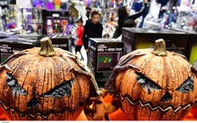 Thị trường đồ hóa trang Halloween 2020 sôi động bất chấp Covid-19