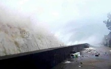 CLIP: Bão số 9 bắt đầu đổ bộ vào Lý Sơn