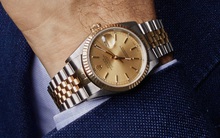 Sếp hỏi giá đồng hồ đeo tay, nhân viên thật thà trả lời mà không biết mình đã rước họa vào thân: Nước quá trong thì không có cá, người khoe mẽ quá thì thiệt thân