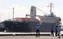 Cân chỉnh từng li để đưa 3 toa tàu metro số 1 lên xe khủng