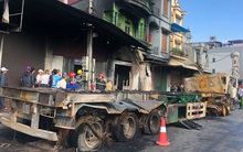 Hải Dương: 2 ô tô đầu kéo va chạm, 1 chiếc bốc cháy thiêu 3 nhà dân ven đường, tài xế tử vong