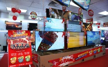 Hết chạy chương trình mua 1 tặng 1, hàng loạt TV đắt tiền lại giảm giá tới 50%