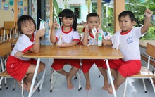 Vinamilk tổ chức ngày hội sữa học đường, mang niềm vui uống sữa tại trường đến với trẻ em Vĩnh Long