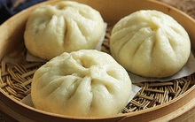 Ngày nào cũng cho vị đạo sĩ vài cái bánh bao, bà cụ được trả ơn bằng 1 thông tin đắt giá, con cháu đời đời hưng thịnh