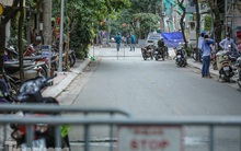 Rào chắn tứ phía cả khu phố Hà Nội vì phát hiện bom chưa nổ