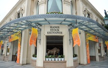 Sôi động đấu giá cổ phần tháng 11