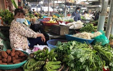 Rau xanh khan hiếm, đắt ngang thịt gà, cá, tiểu thương không dám nhập bán