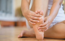 Ngứa ngáy, bong tróc da ở chân trong mùa đông có thể do 8 nguyên nhân này, nhiều người sợ nhất nguyên nhân thứ 5 và thứ 7