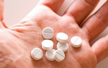 Nhà có người già, trong tủ thuốc gia đình luôn phải có sẵn những loại này để phòng chữa kịp thời