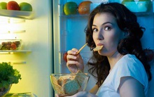 Không thể ngừng ăn vặt sau bữa tối? Đây là 6 mẹo sẽ giúp bạn ngăn ngừa thói quen xấu này để tránh tăng cân