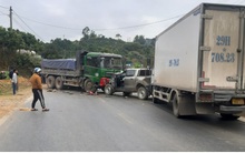 Tai nạn liên hoàn trên Quốc lộ 6 khiến giao thông ùn tắc cục bộ