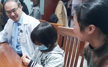 Bé gái 9 tuổi "bé như con chim ri", chỉ cao 79cm: Điều kỳ diệu xảy ra sau 1 năm