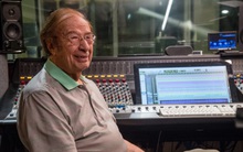 102 tuổi mới phát hành album nhạc đầu tay, cụ ông chia sẻ bí quyết để sống lâu mà không "hoài phí" thời gian