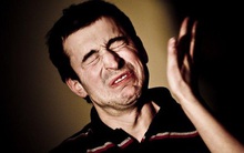 Bị tát 2 cái vào mặt, người đàn ông ấm ức tức giận, không ngờ nhờ đó phát hiện ra thứ đang tìm kiếm suốt 20 năm