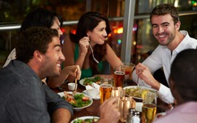 Nhìn rõ lòng người chỉ qua một bữa cơm: Kẻ bình thường cần chú ý 1, dân công sở phải để tâm 10, kẻo có ngày bị “đâm sau lưng"