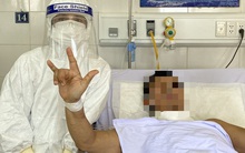 [Ảnh] Cận cảnh hành trình 15 ngày đưa bệnh nhân Covid-19 "từ cửa tử trở về" của các y bác sĩ ở tâm dịch Đà Nẵng