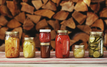 Đồ hộp và thực phẩm đông lạnh cũng là lựa chọn tuyệt vời trong một số trường hợp nhưng khi mua hãy tránh những điều này