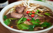 Dân mạng Việt xôn xao với bát phở giá 115 triệu đồng của nhà hàng Mỹ: Đắt đỏ nhưng từ nước dùng đã nấu sai hoàn toàn