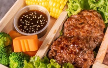 Bên trong hộp cơm đắt nhất Việt Nam, giá bán "không thể tin nổi" có những gì?