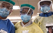 Nhân viên y tế dù mặc đồ bảo hộ vẫn có nguy cơ mắc Covid-19 cao gấp 3 lần