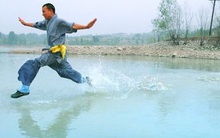 Khoe khả năng vượt sông chỉ bằng 1 cây lau, hòa thượng không nói lên lời khi bị hỏi vặn lại 1 câu và hồi kết đáng ngẫm