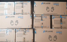 Phát hiện hàng chục tấn găng tay, giày nhái thương hiệu