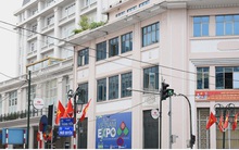 Ảnh: Thủ đô Hà Nội rực màu cờ Tổ quốc chào đón Quốc khánh 2/9