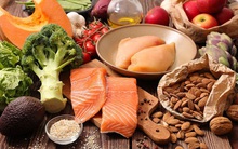 6 việc ai cũng cần làm được để chống lại ung thư, từ ăn ngủ nghỉ đến cân bằng công việc