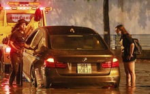 [ẢNH] Người Sài Gòn khổ sở trong biển nước, Mercedes, Audi nằm dài chờ cứu hộ từ đêm tới sáng